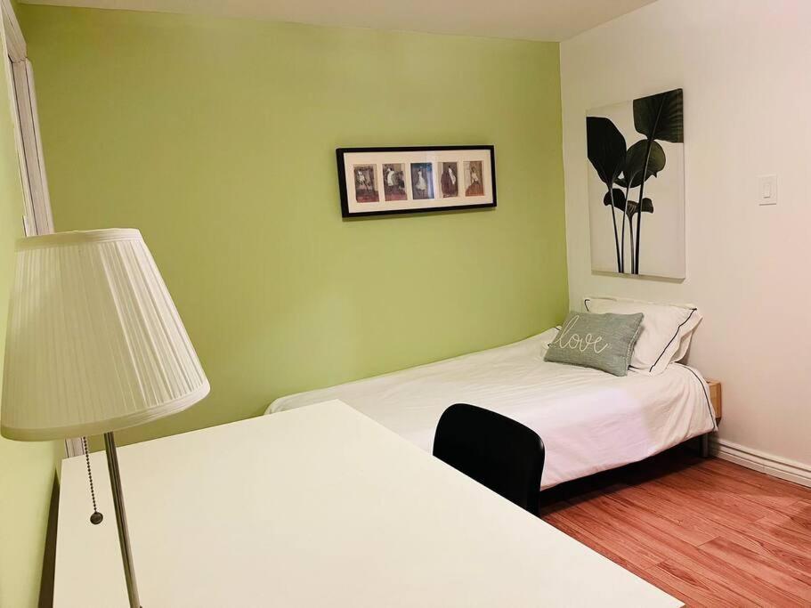 Villa Emily'S Charming House Brossard Esterno foto