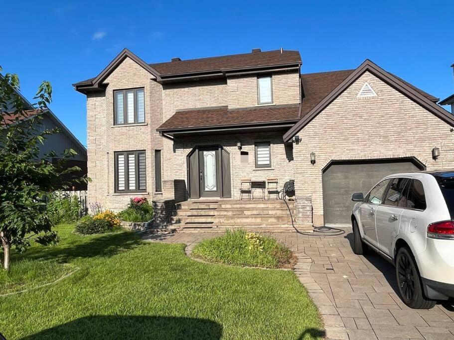 Villa Emily'S Charming House Brossard Esterno foto